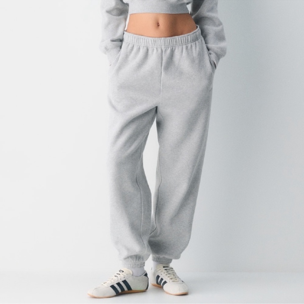 TNA Cozy Fleece Sweatpants in Light Gray